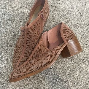 1.State Iddah Pink Cutout Ankle Bootie